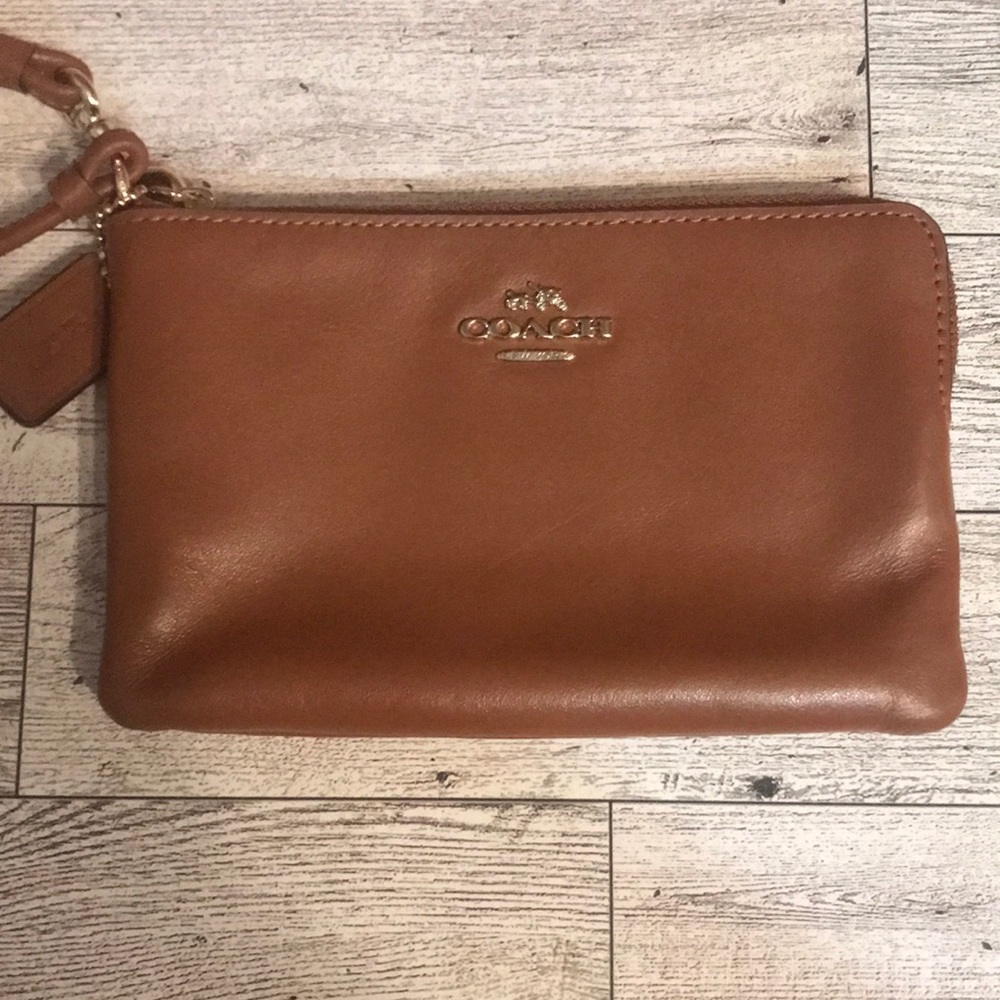 COPY - COACH tan wristlet